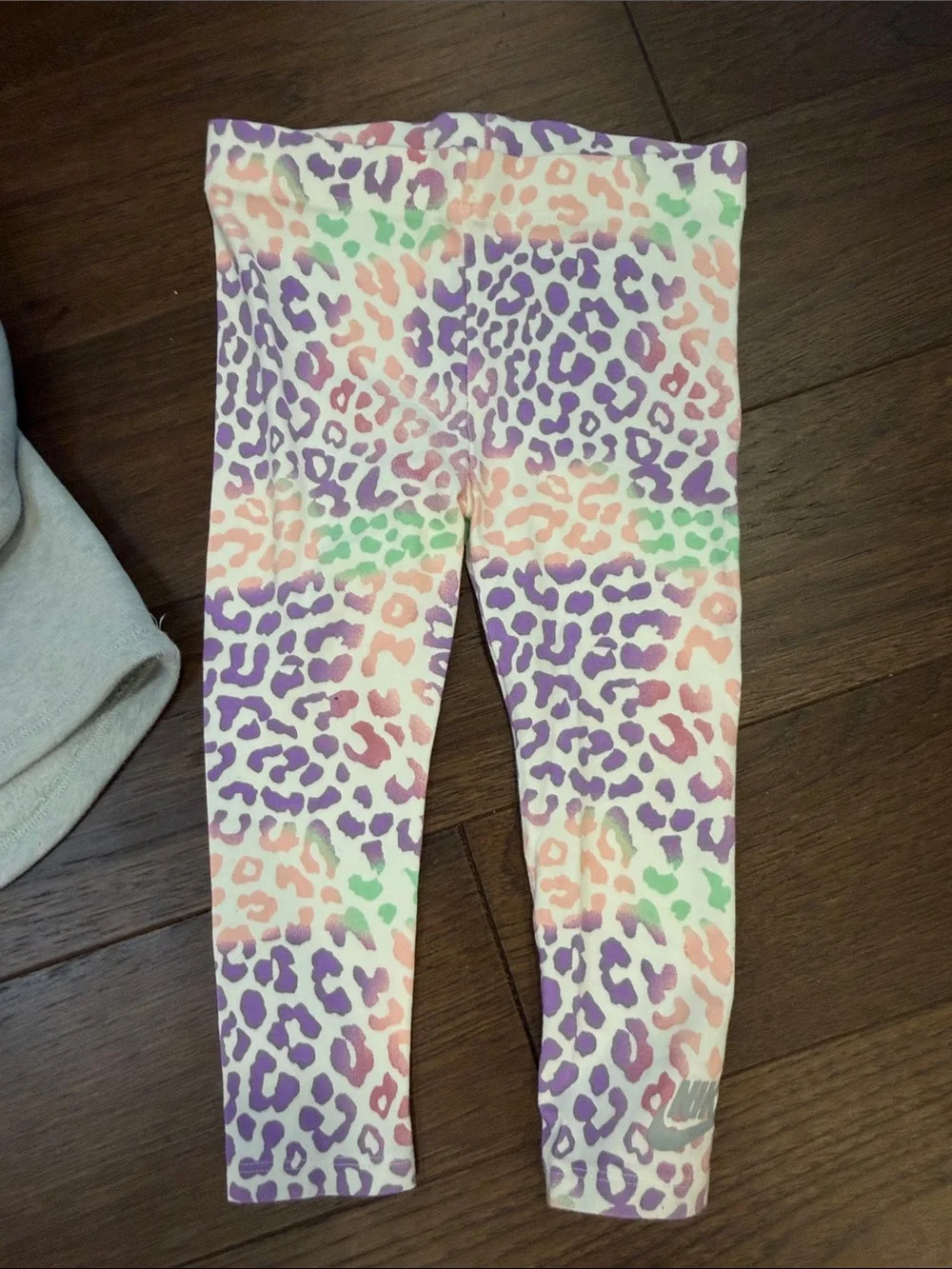Nike Toddler Girls Matching Gray & Pastel Leopard Print Set - 24 Months - C8-131 - Picture 5 of 9